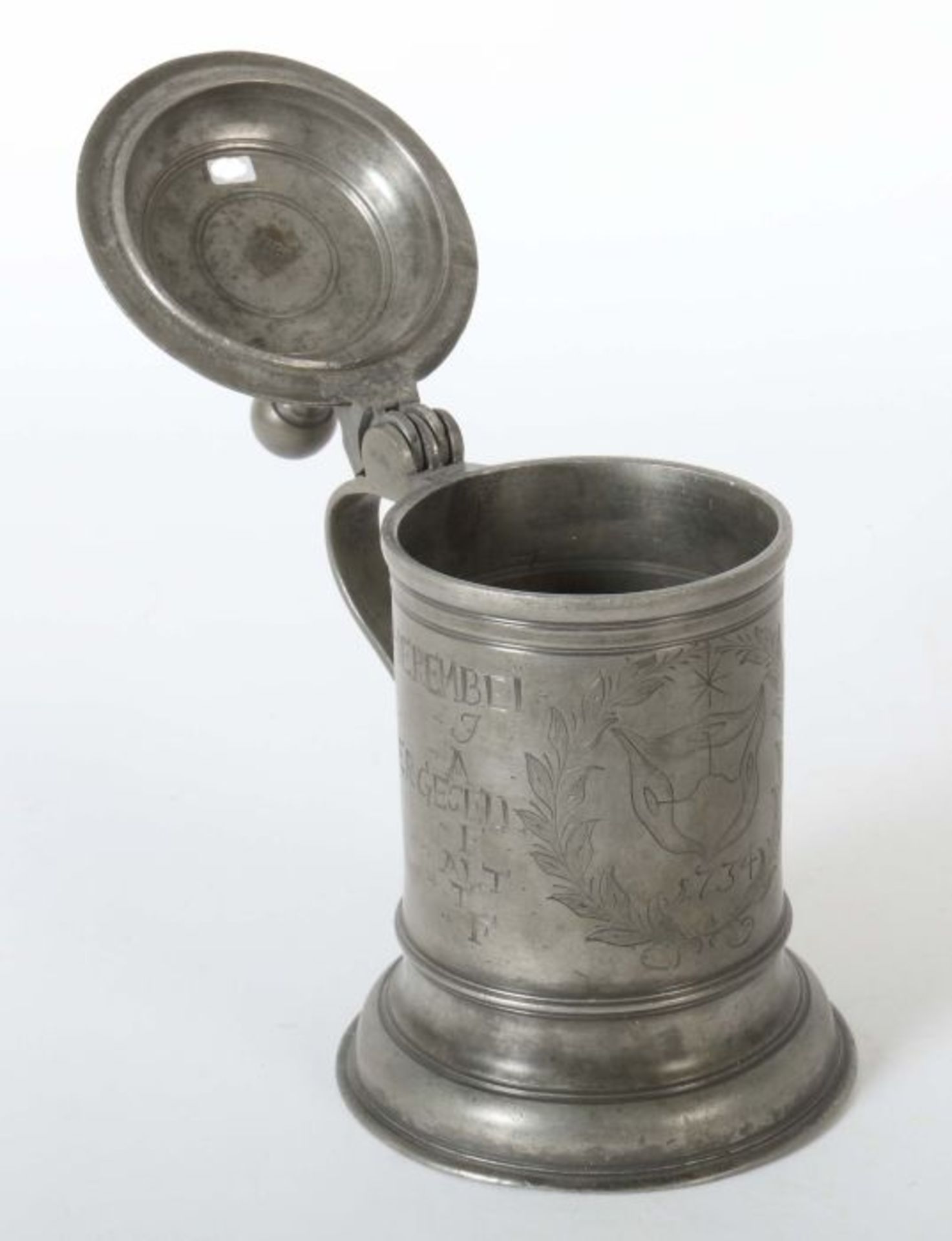 Krug dat. 1734, Zinn, rund ausgestellter Stand, zylrindirscher leicht konischer Korpus, - Bild 3 aus 4