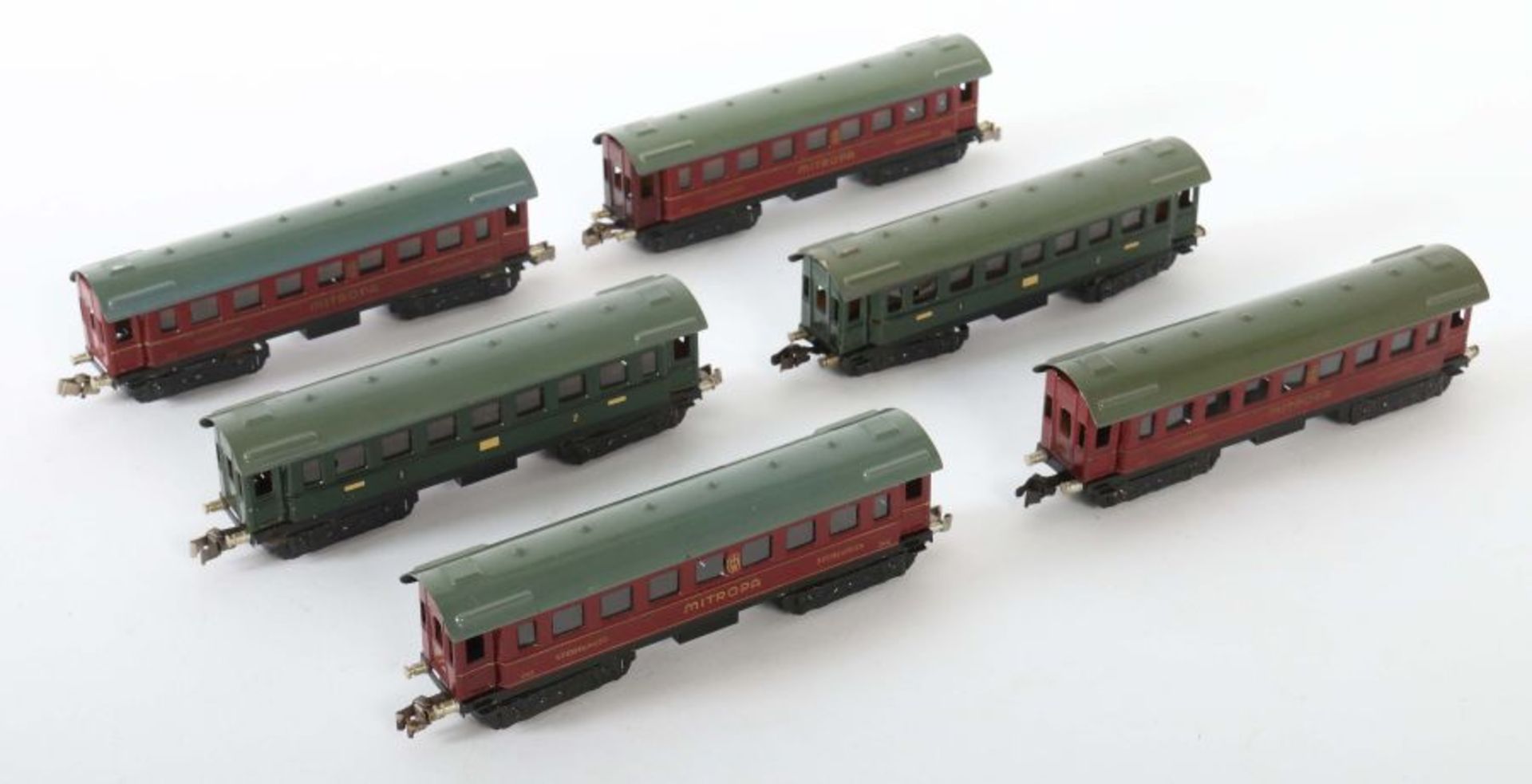 6 Personenwagen Märklin, Spur H0, BZ 1935-38, 2 x Personenwagen 341: 1 x Typ 2: KK 1, Kabelöffnung