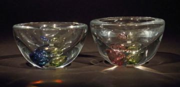 Paar Schalen Studio Glashyttan, Ahus, 2008, farbloses, dickwandiges Glas mit je zwei