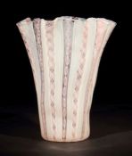 Vase "Fazzoletto" Murano, 2. Hälfte 20. Jh., farbloses Glas mit ausgeschliffenem Abriss, die