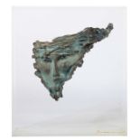 Op de Beek, Diane (?) Künstlerin des 20. Jh.. "Maske im Acrylkasten", Bronze, patiniert,