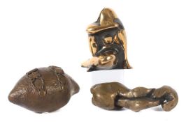 Bildhauer des 20. Jh. 3 Kleinfiguren: "Zitrone mit Hosenträgern", Bronze, monogr. "Lö" (Hubertus