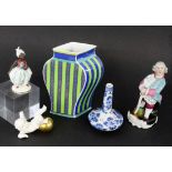 ''A LOT OF 5 PORCELAIN ITEMS Height of vase 15 cmKeywords: china''