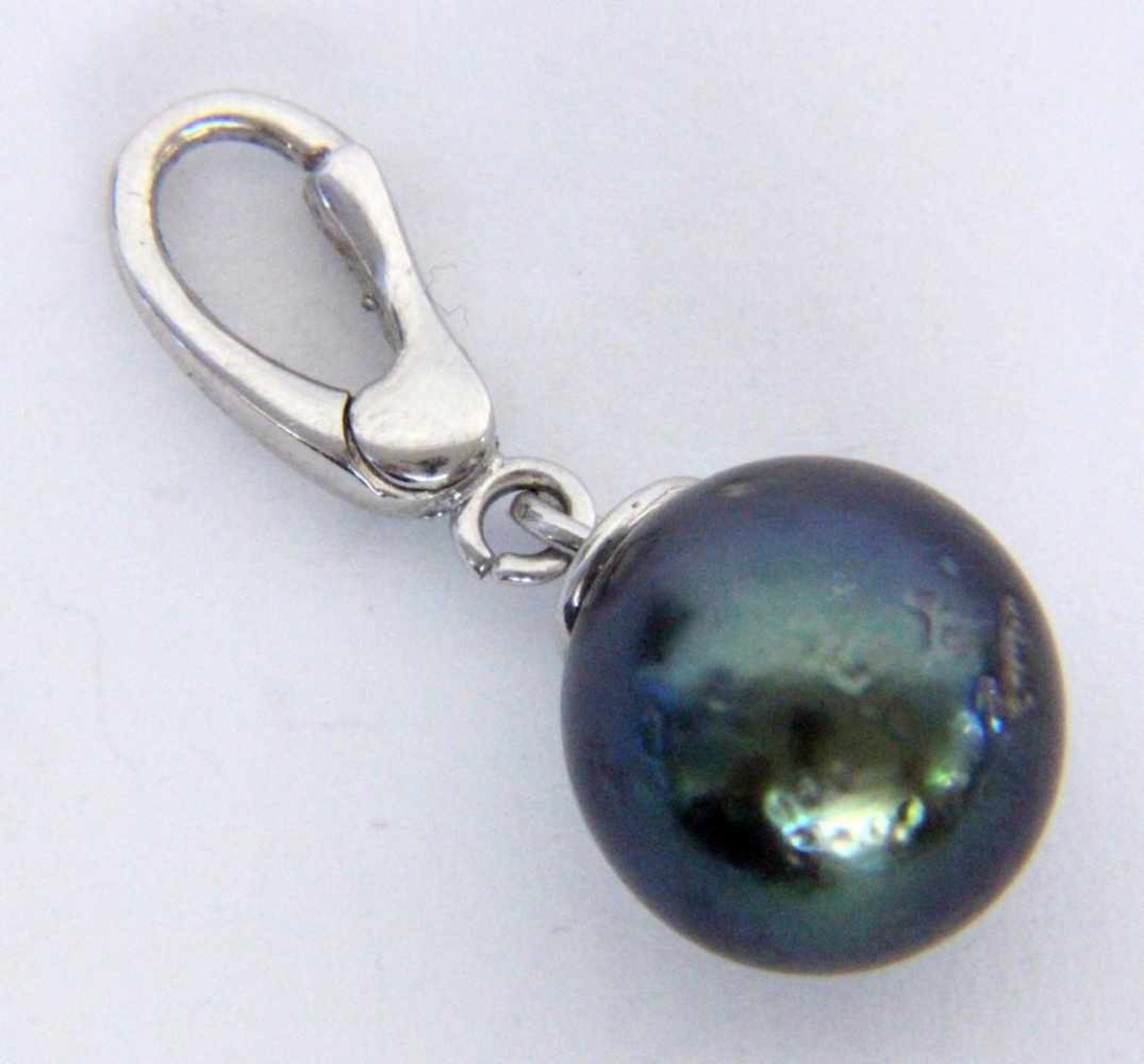 ''A PENDANT 585/000 white gold with Tahitian pearl measuring approximately 12 mm. 30 mm