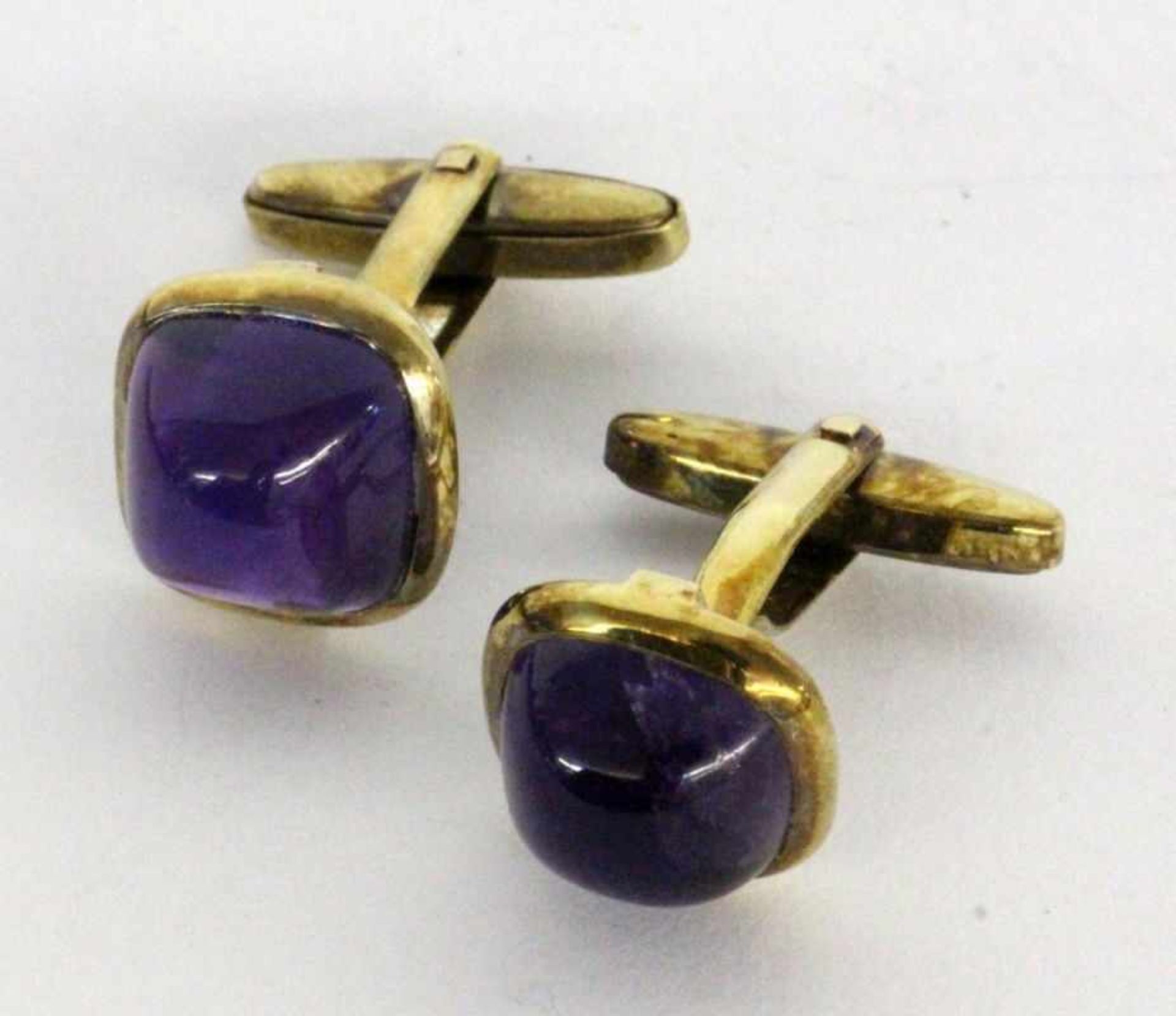''A PAIR OF CUFFLINKS 585/000 yellow gold with amethyst cabochons. Gross weight approx. 9.7