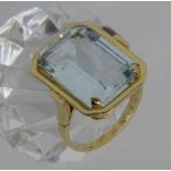 ''A LADIES RING 585/000 yellow gold with fine aquamarine measuring approximately 18 x 13 x