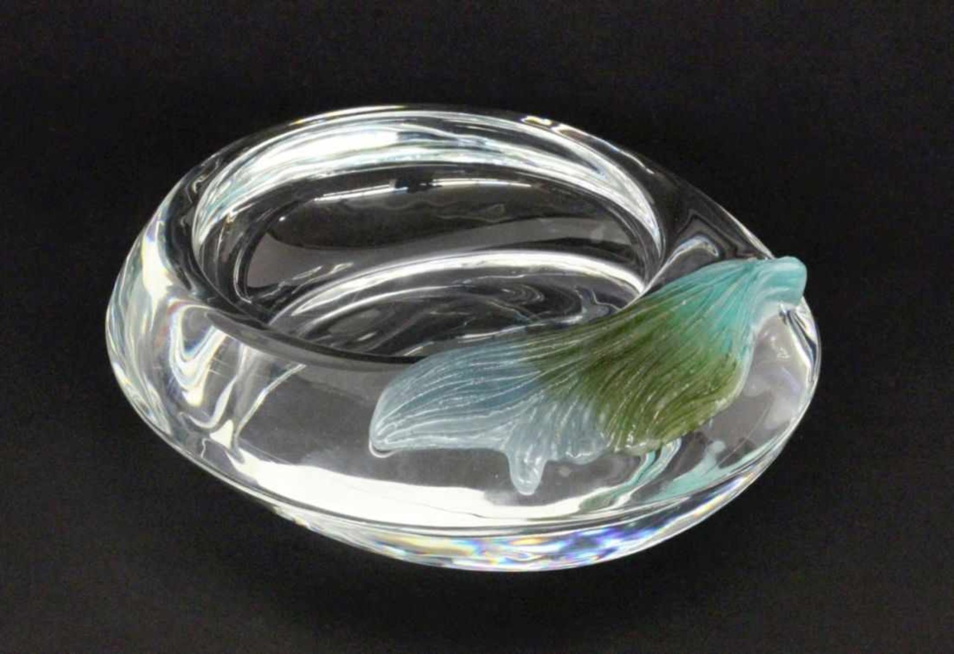 A DECORATIVE BOWL Daum, Nancy Colourless crystal glass with applied Pate-de-Verre leaf.