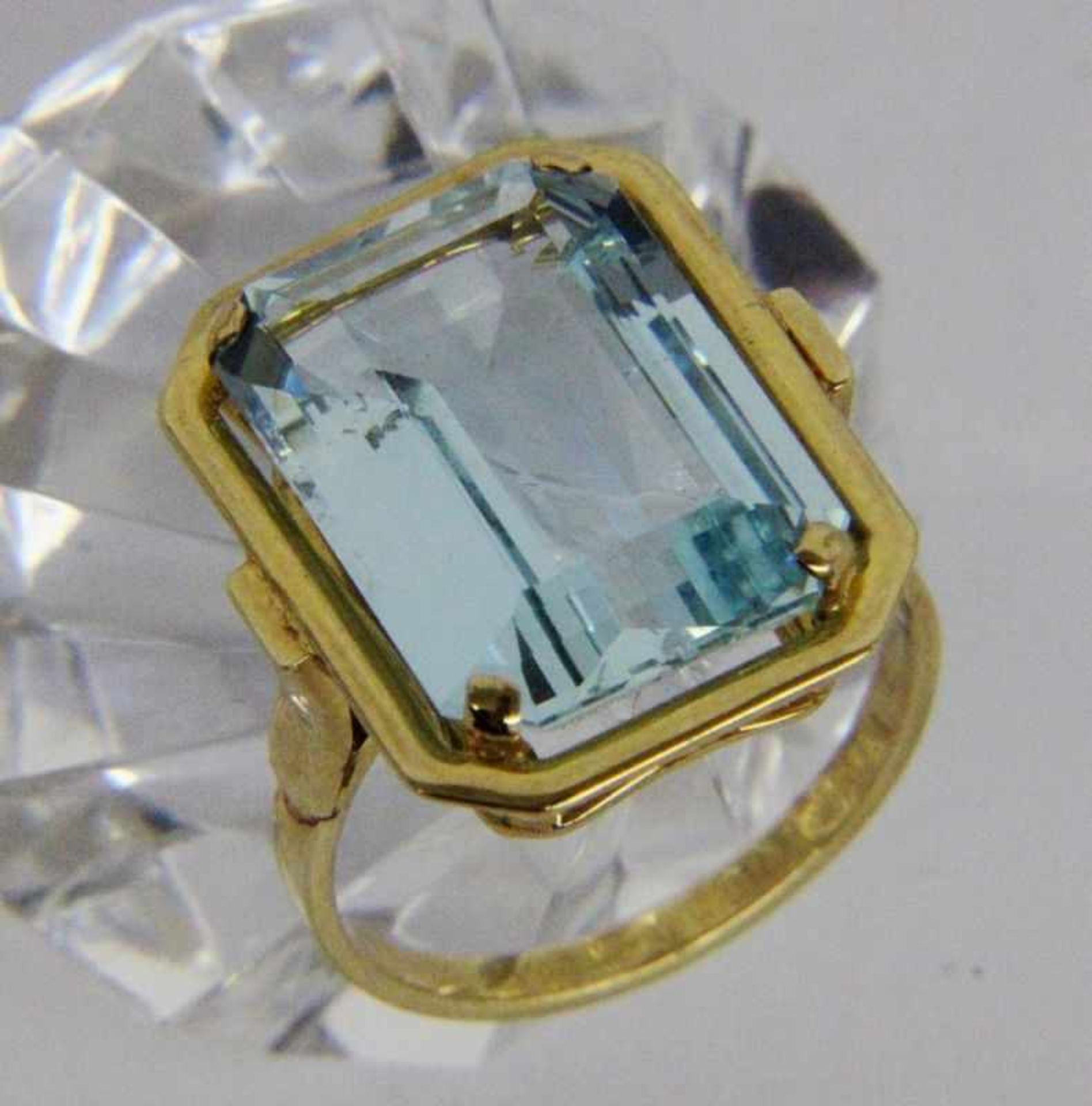''A LADIES RING 585/000 yellow gold with fine aquamarine measuring approximately 18 x 13 x - Bild 2 aus 2