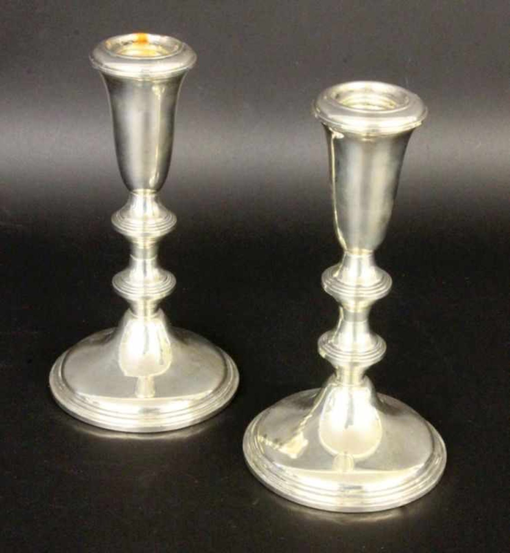 ''A PAIR OF CANDLESTICKS, 925/000 sterling silver. Foot filled. 16.5 cm highKeywords: