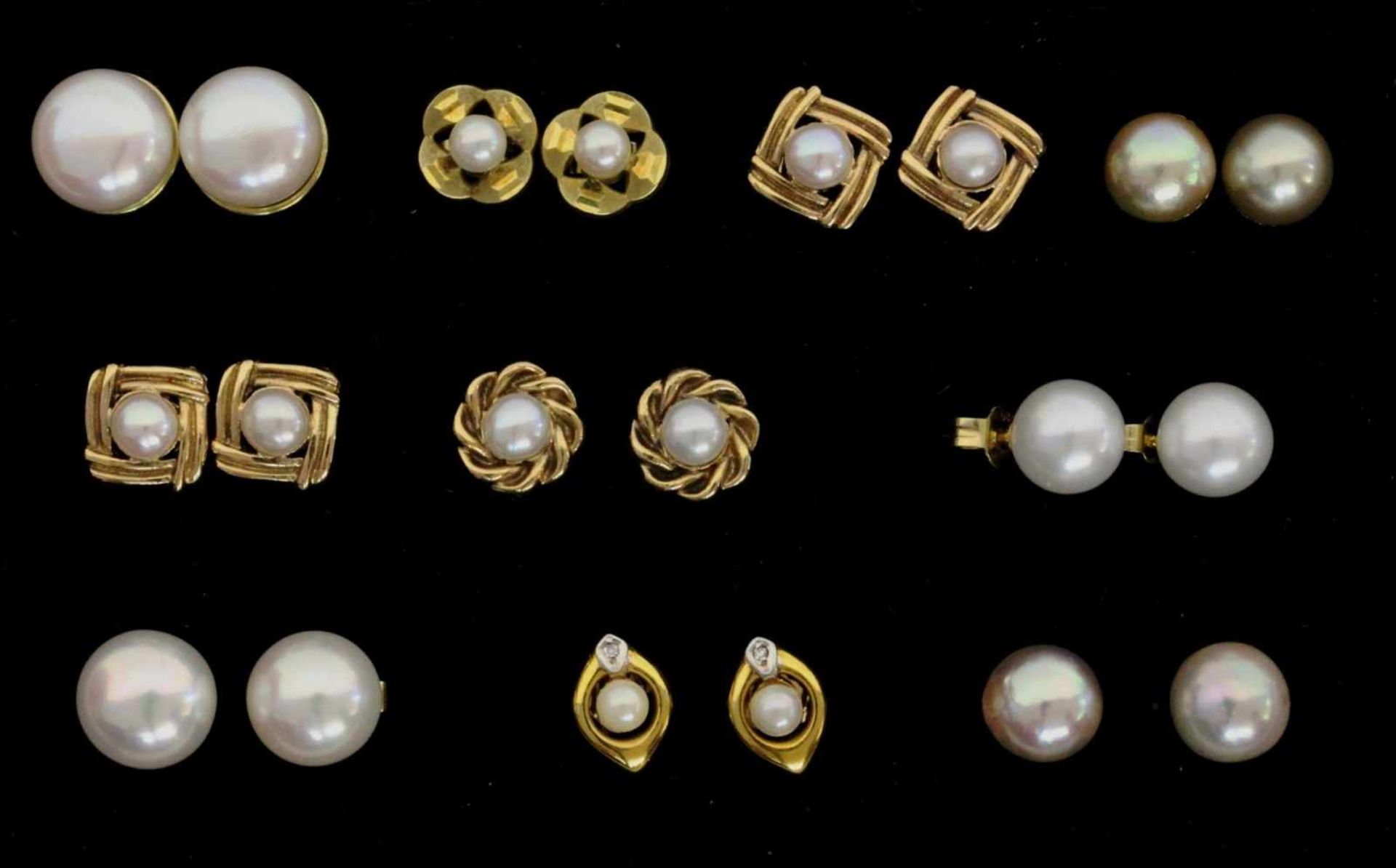 ''A LOT OF 10 PAIRS OF STUD EARRINGS 585/000 yellow gold with pearlsKeywords: jewellery,