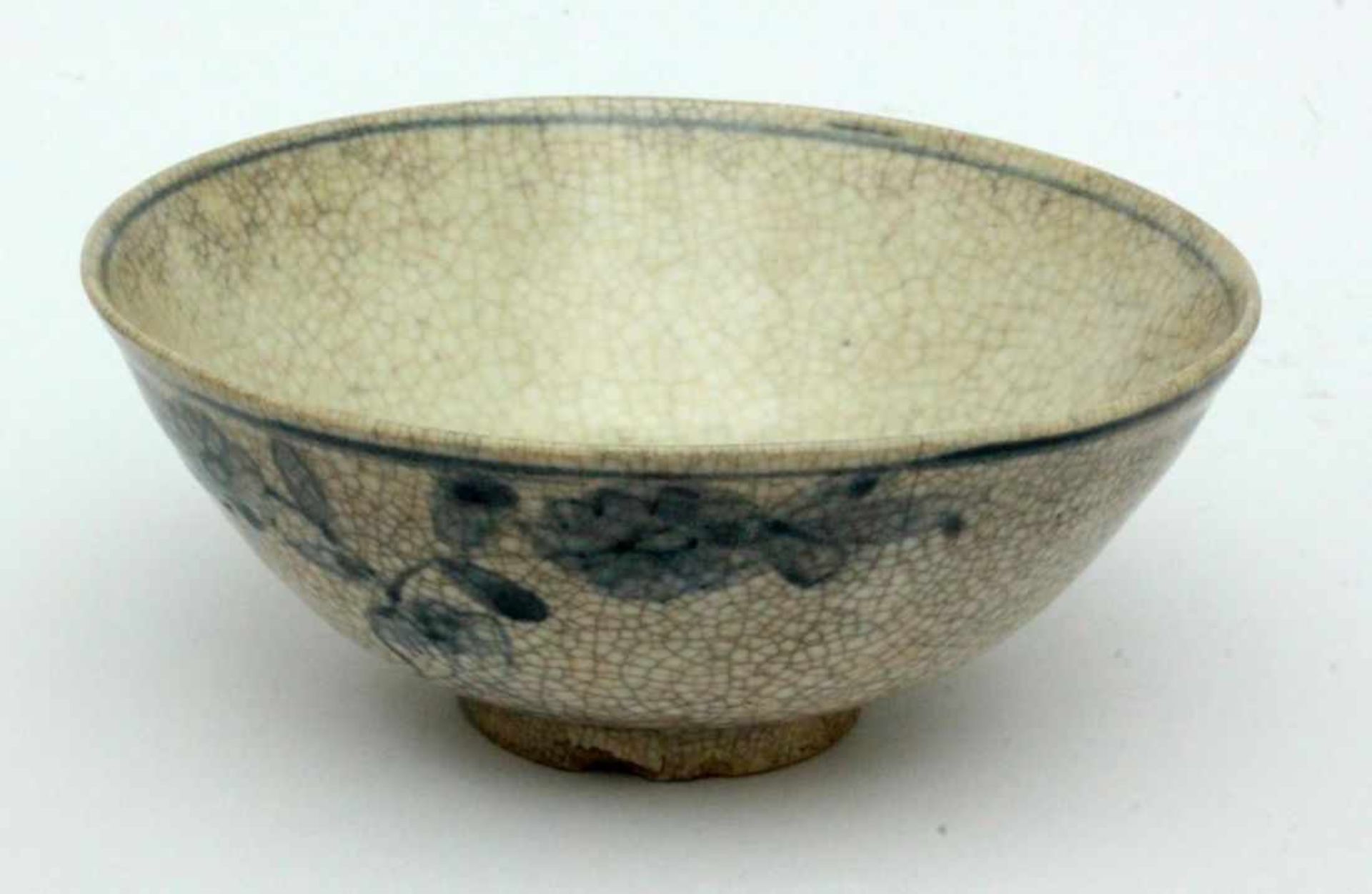 ''A SWATOW ZHANGZHOU PORCELAIN BOWL China, Ming dynasty, 1368-1644 Deep-trough bowl with - Bild 2 aus 5