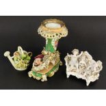 ''THREE SMALL PORCELAIN ITEMS circa 1900. Maximum height: 17 cm. Condition: damaged in