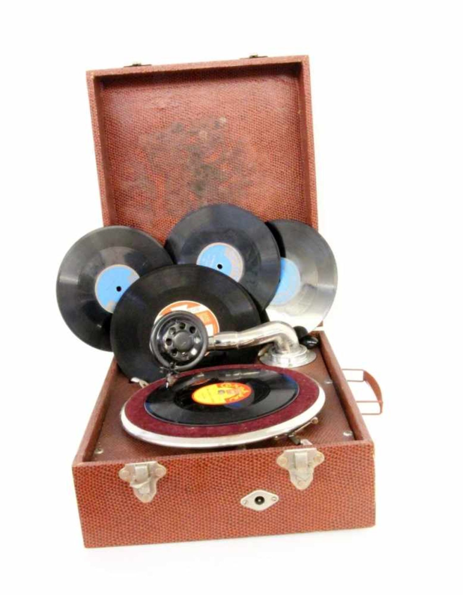 AN ORPHÉE TRAVEL GRAMMOPHONE 1920s In a box, with 6 records. Condition: intact.<