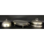 ''A RECHAUD AND 2 FOOD COVERS Silver-plated metal. Diameter of round cover 25 cm, oval