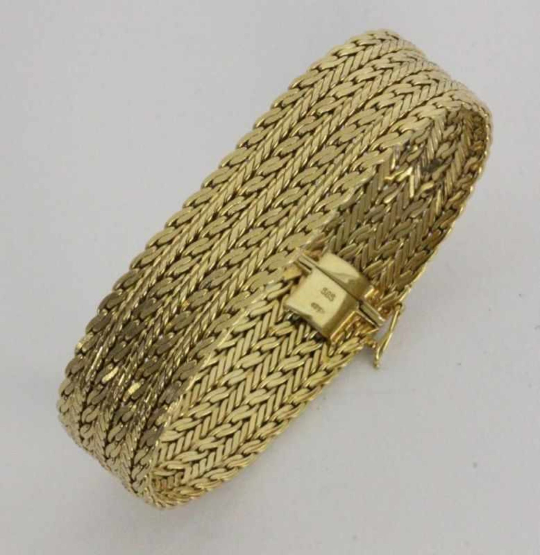 ''A BRACELET 585/000 yellow gold. 18.5 cm long, approx. 50.8 gramsKeywords: jewellery,