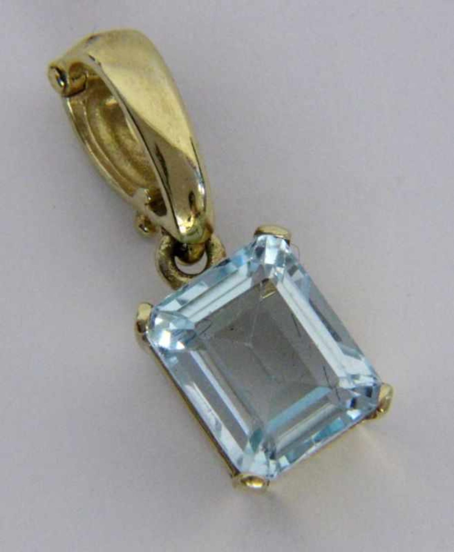 ''A PENDANT 585/000 yellow gold with aquamarine, approx. 9 x 7 x 5 mm. Gross weight approx.