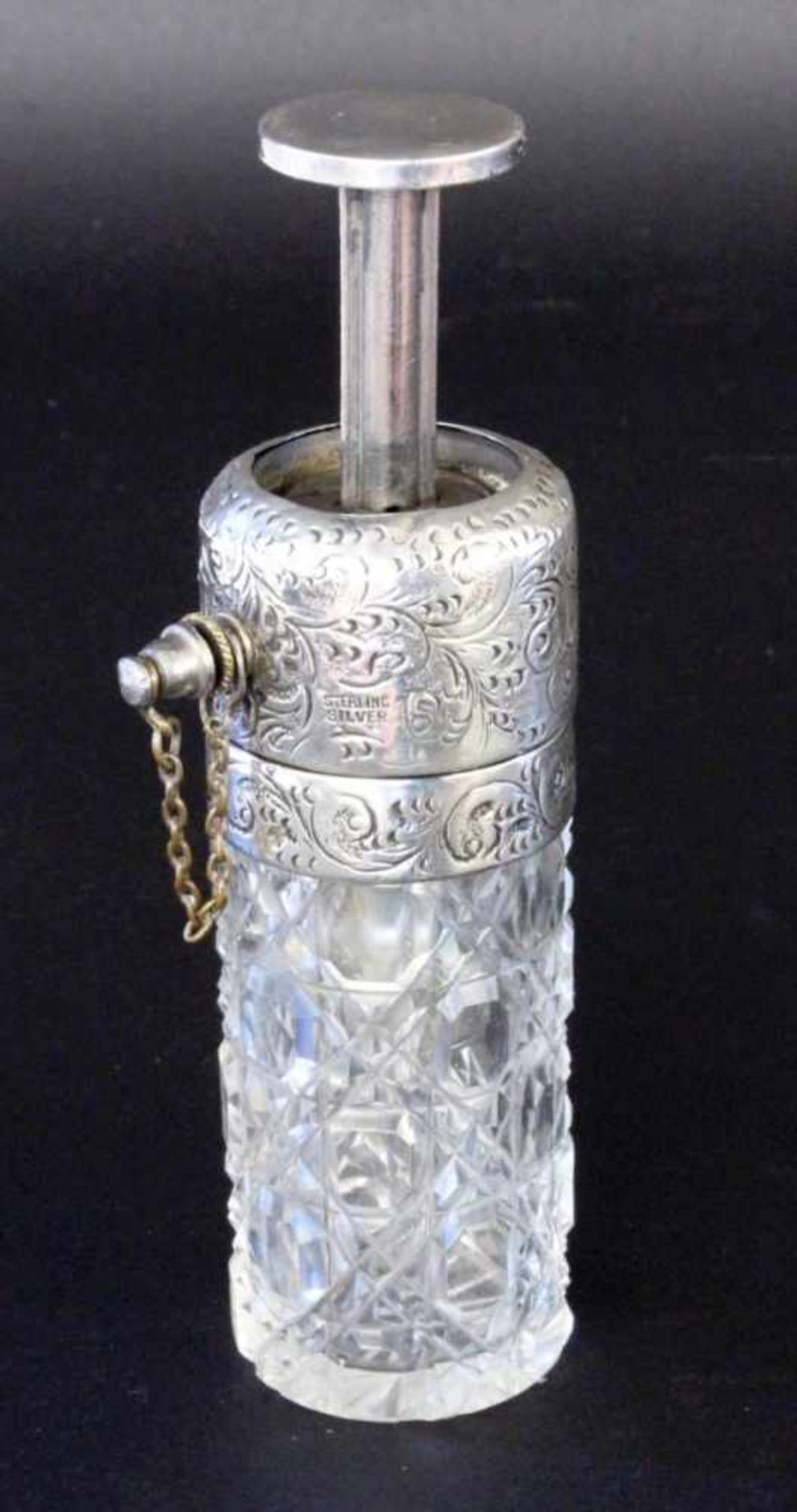 A PERFUME SPRAYER Cut crystal glass with 925/000 silver mount and engraved decoration. 9.5 - Bild 2 aus 2