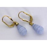 ''A PAIR OF DROP EARRINGS 585/000 yellow gold with chalcedony. 33 mm long, gross weight