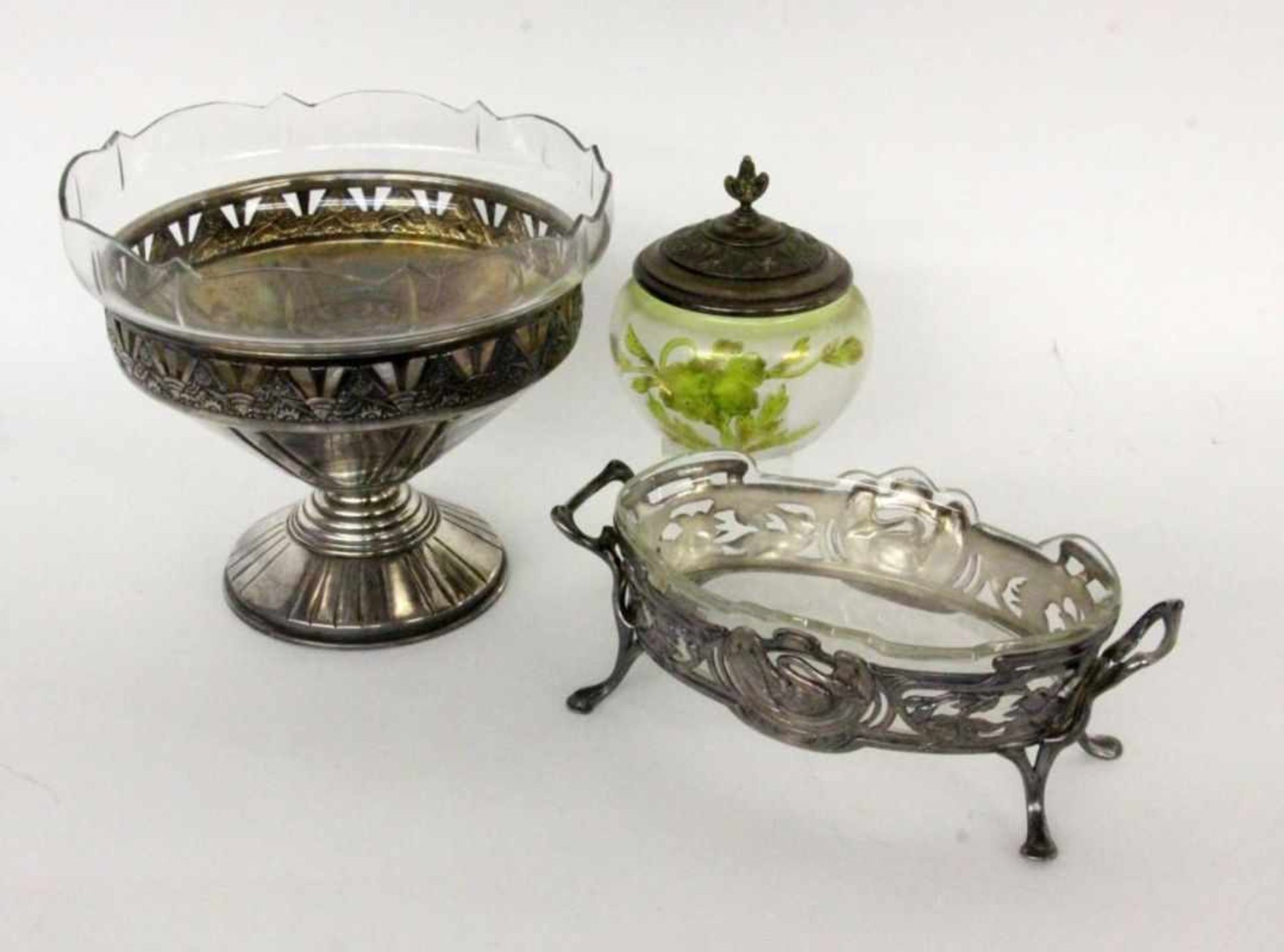 ''3 ART NOUVEAU BOWLS Pewter. With glass inserts.Keywords: collectibles, collectables''