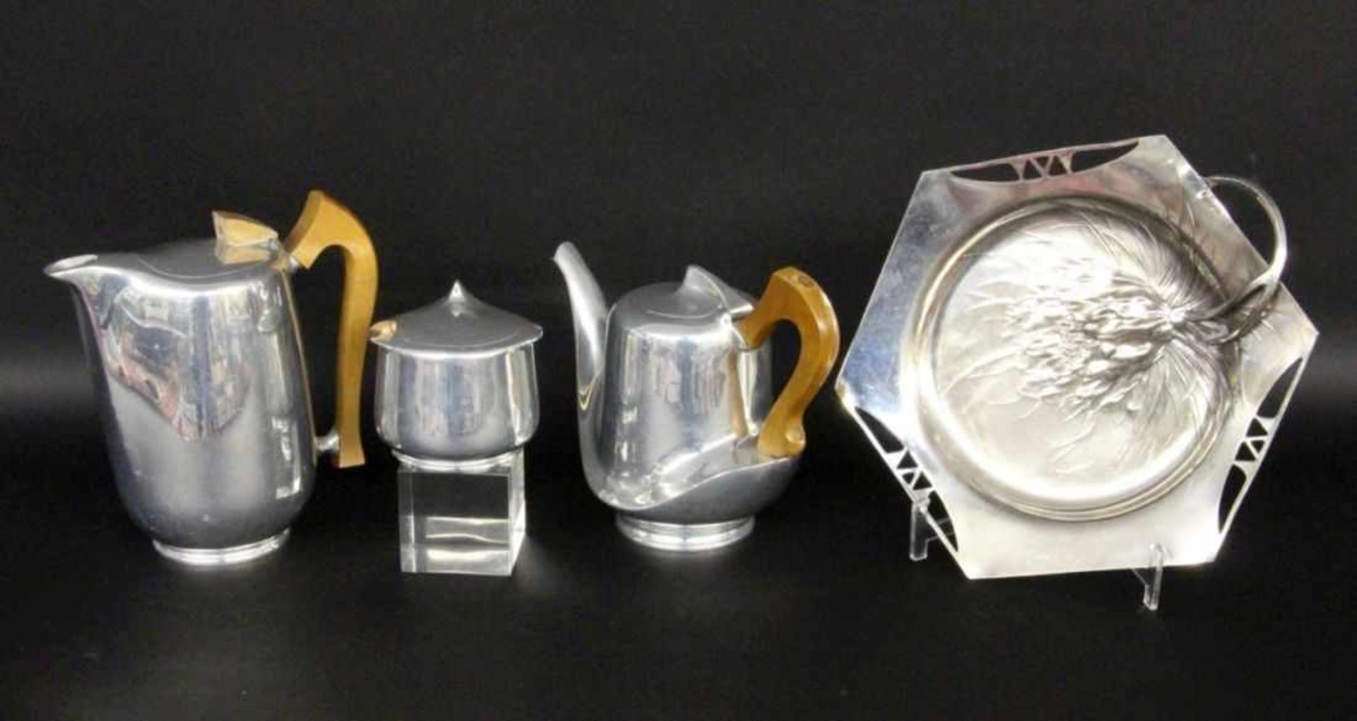 ''AN ART DECO TEA SERVICE, chrome-plated. 3 pieces. Includes a serving dish.Keywords: