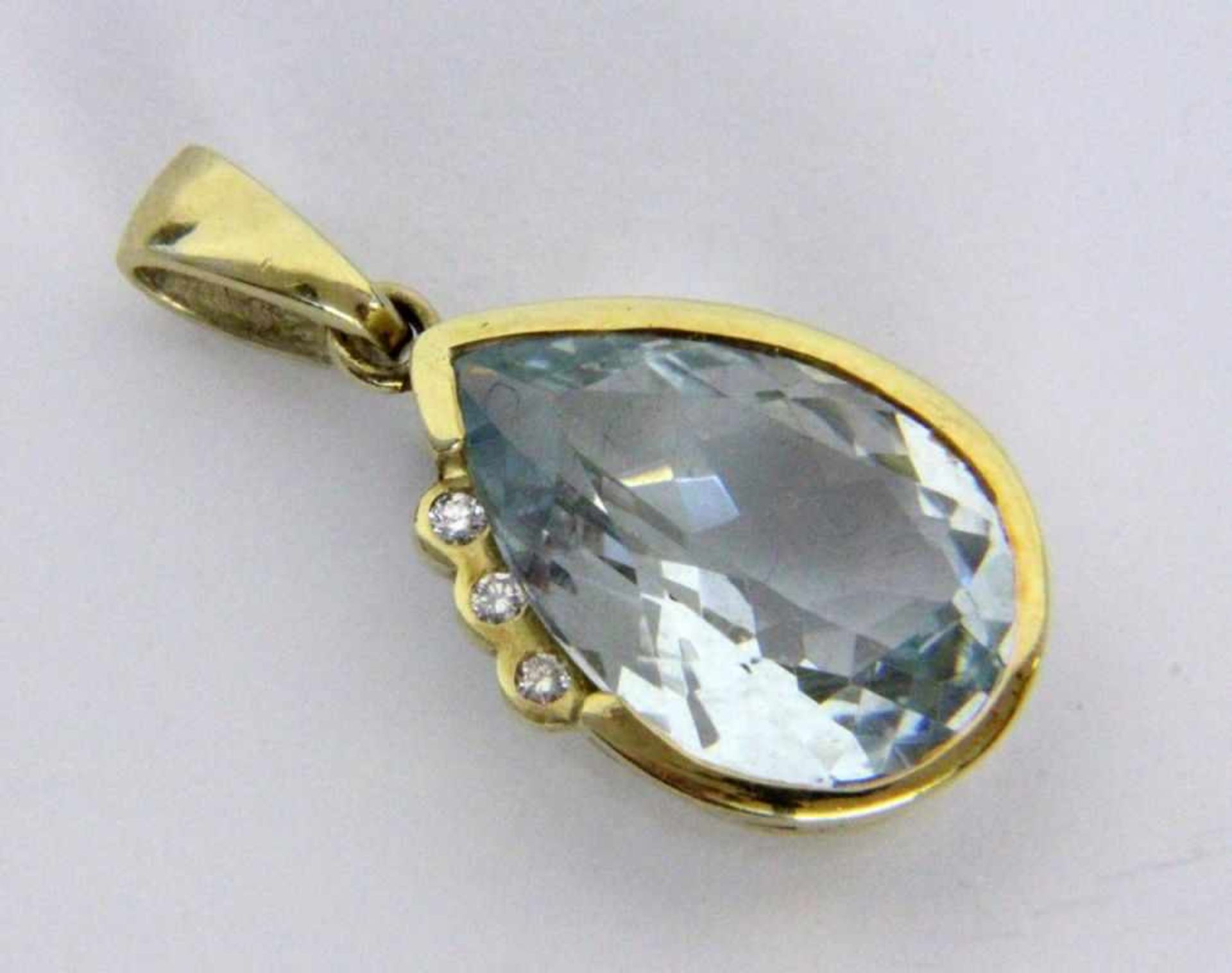 ''A PENDANT 585/000 yellow gold with fine aquamarine drop, approx. 18 x 12 x 6 mm and 3