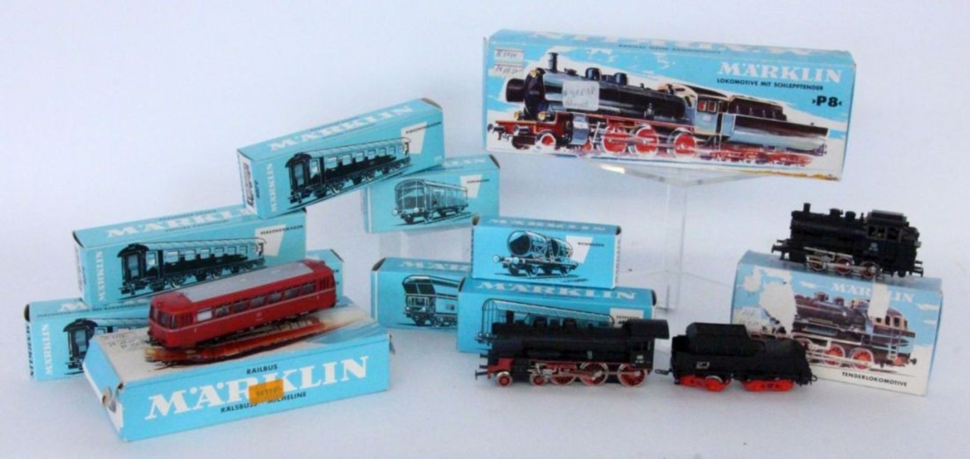 A LOT OF MARKLIN H0 RAILWAYS Tender locomotive 3098, tender locomotive 3000, rail bus