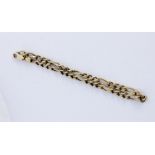 A CURB LINK BRACELET 333/000 yellow gold with carabiner clasp. 24 cm long, approx. 9.4