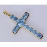 A CROSS PENDANT 585/000 yellow gold with fine aquamarines. 50 mm long, gross weight