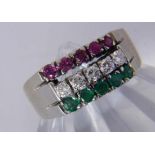 A LADIES RING, 585/000 yellow gold with rubies, emeralds and brilliant cut diamonds