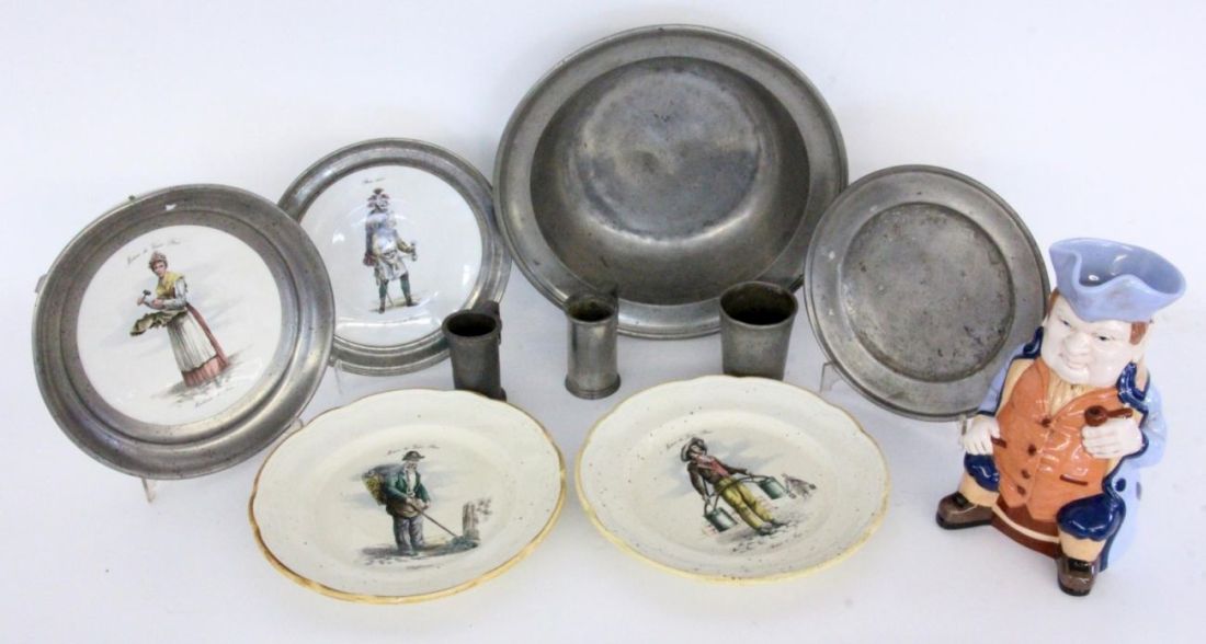 A LOT OF 10 PEWTER AND CERAMIC ITEMS. Keywords: miscellaneous pieces, pottery