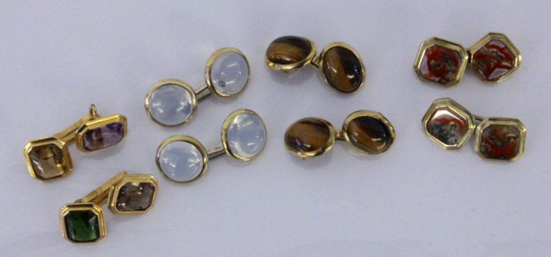 A LOT OF 4 PAIRS OF CUFFLINKS Silver, gold-plated, various gemstones. Keywords: jewellery,