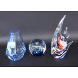 A LOT OF 3 MURANO GLASS ITEMS. 10-22 cm high. Keywords: glass, glassware, glass art,