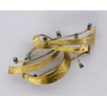 A BROOCH, 750/000 yellow gold. 6 cm long, approx. 7.8 grams. Keywords: jewellery, gold