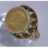 A COIN RING 585/000 yellow gold with Mexican 2 1/2 peso coin, Miguel Hidalgo 1945. 900/000