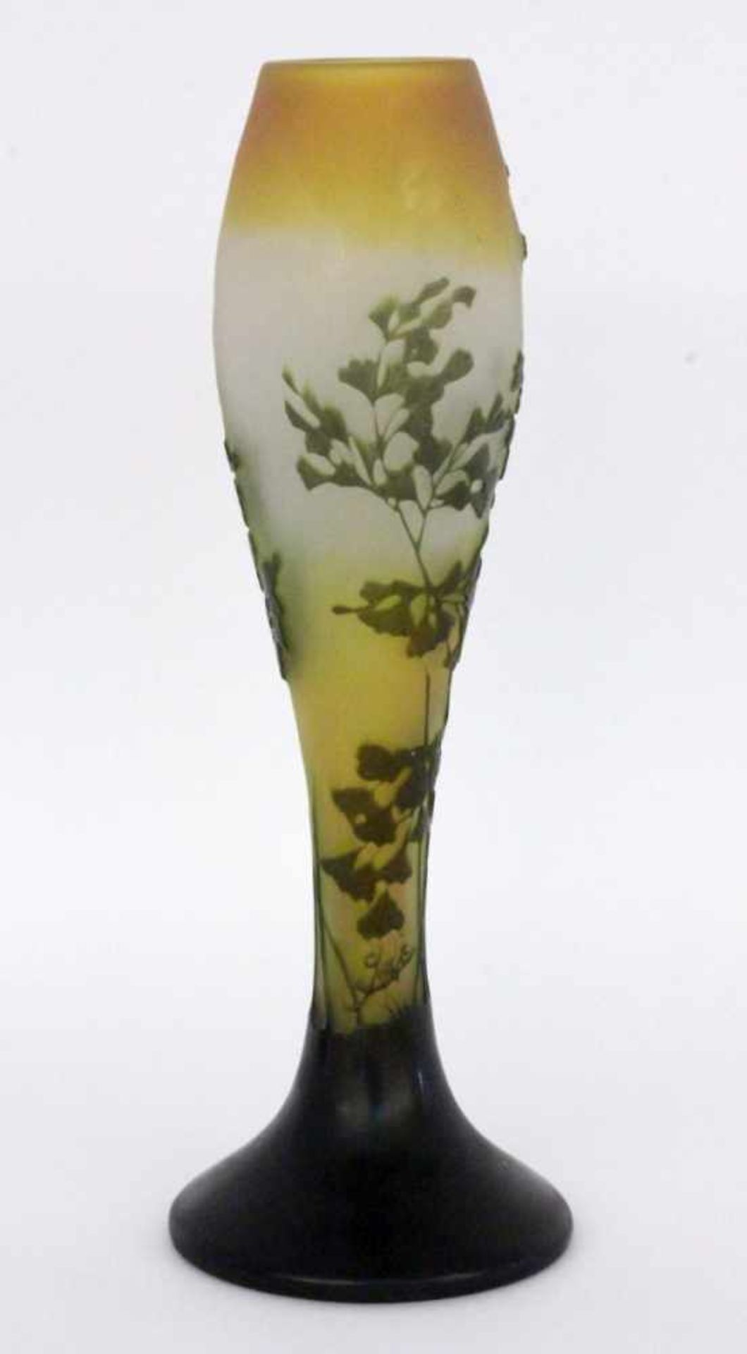 A GALLE CAMEO VASE WITH GINKGO LEAVES Emile Galle, Nancy circa 1900 - 1902 Multi-layered, - Bild 2 aus 4
