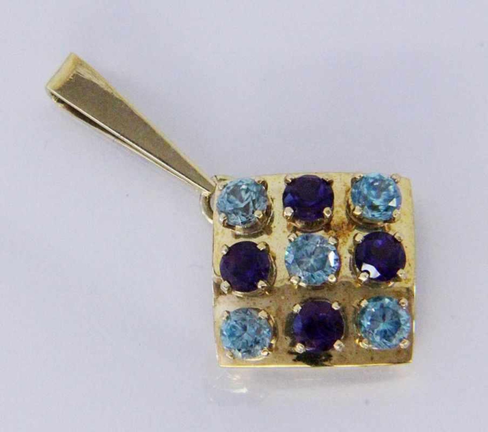 A PENDANT 585/000 yellow gold with blue zircons and amethysts. 45 mm long, gross weight