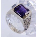 A LADIES RING 585/000 white gold with amethyst. Ring size 56, gross weight approx. 8