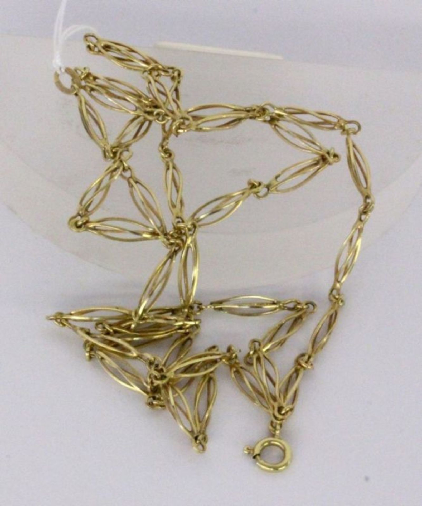 A NECKLACE, 585/000 yellow gold. 71.5 cm long, approx. 11 grams. Keywords: jewellery,