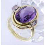 A LADIES RING 585/000 yellow gold with amethyst and 2 brilliant cut diamonds. Ring size