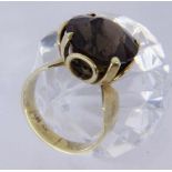 A LADIES RING 585/000 yellow gold with smoky topaz. Ring size 56, gross weight approx. 8.7