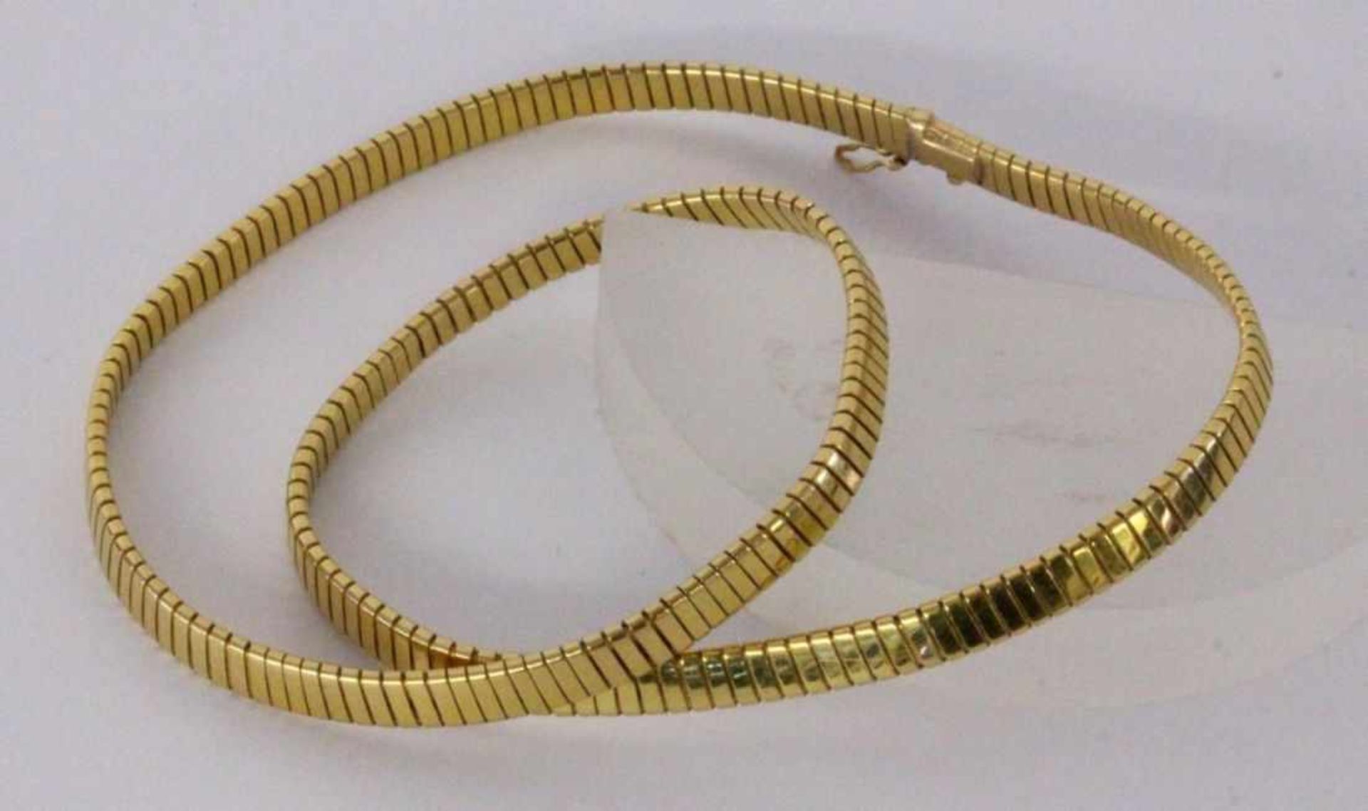 A NECKLACE, 750/000 yellow gold. 48 cm long, approx. 29 grams. Keywords: jewellery,
