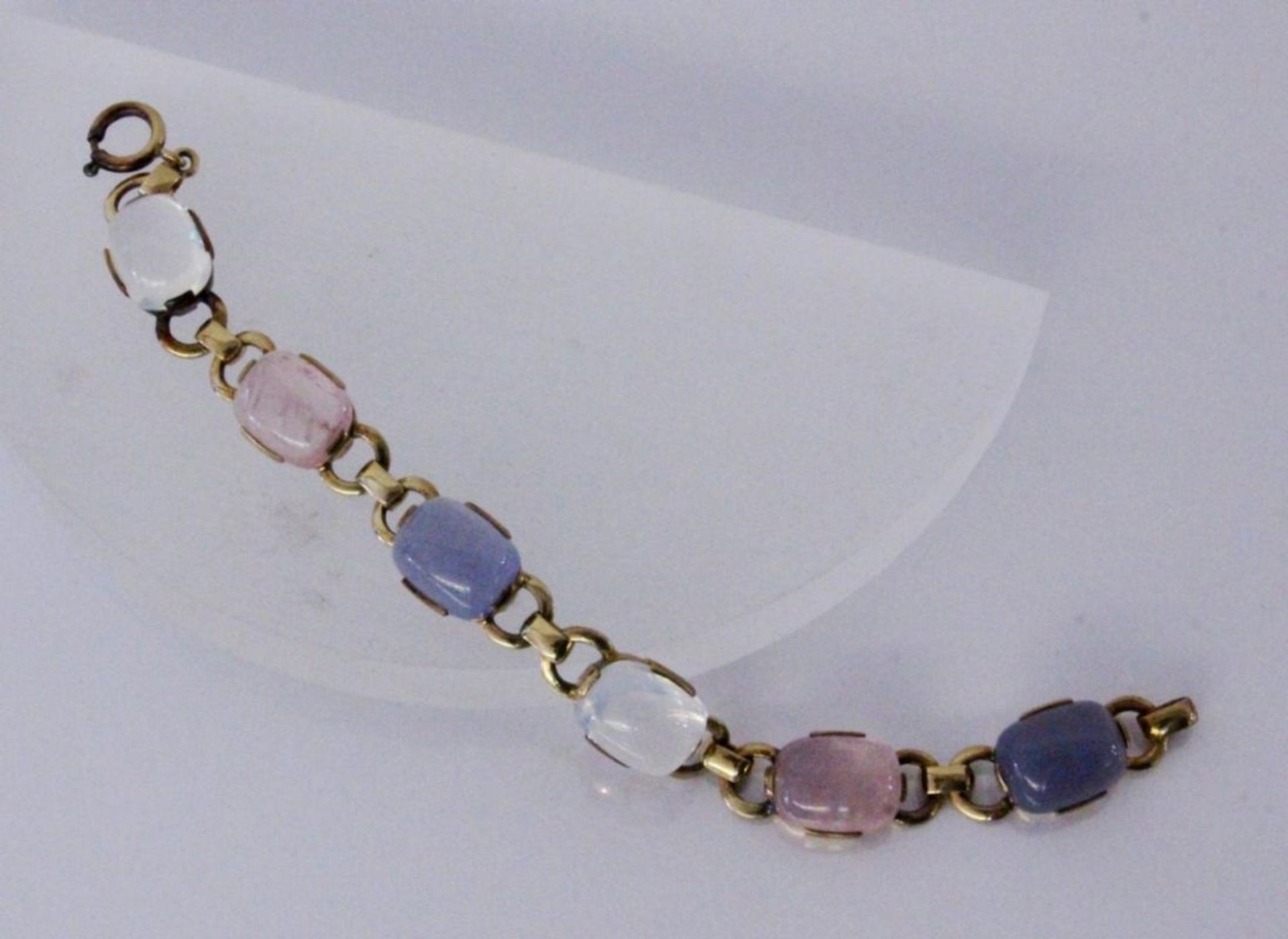 A BRACELET Silver, gold-plated with moonstones and rose quartz. 18 cm long. Keywords: