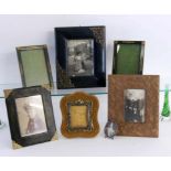 A LOT OF 7 PICTURE FRAMES Leather, fabric, metal. Keywords: miscellaneous pieces,