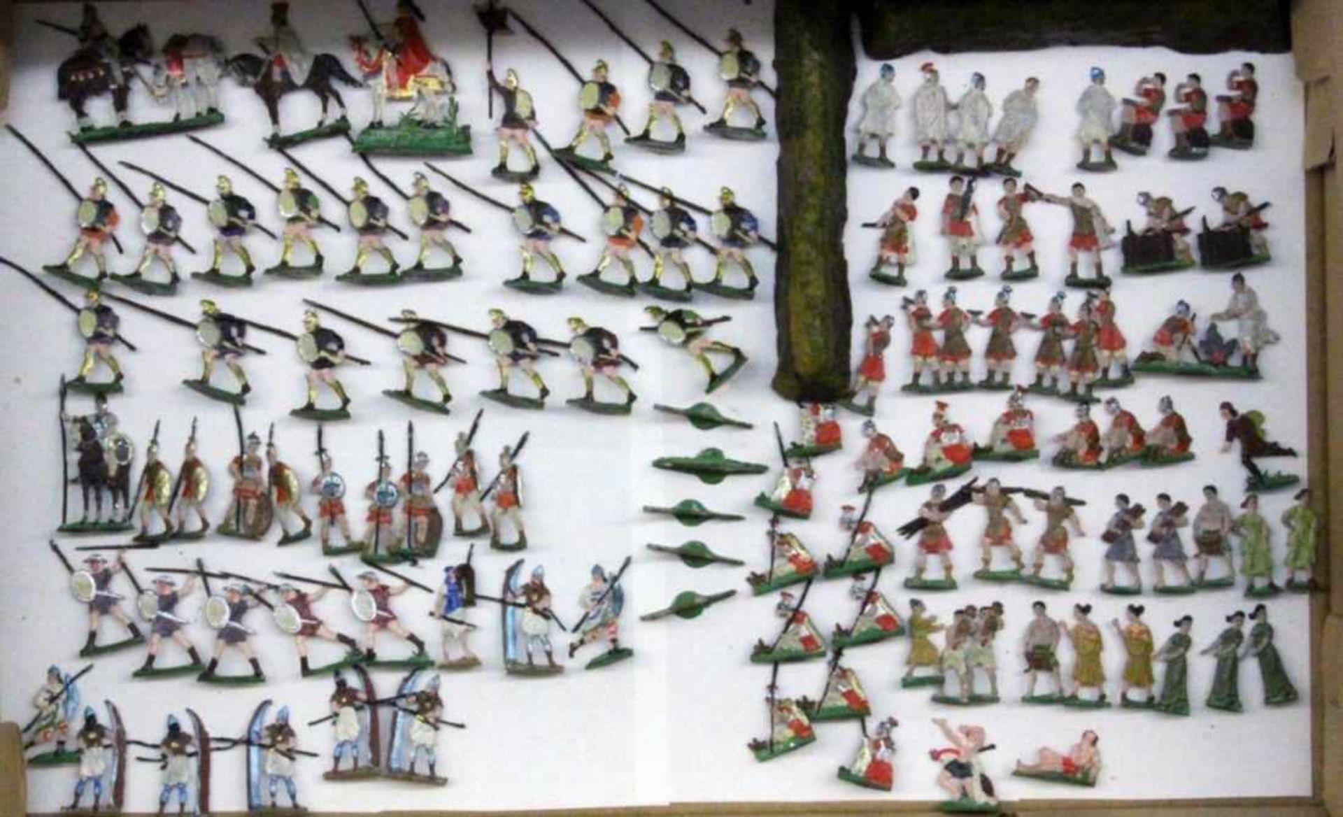 A LOT OF 111 TIN SOLDIERS ancient armies. Keywords: toys, playthings, pewter figures, tin