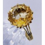 A LADIES RING 585/000 yellow gold with citrine. Ring size 56, gross weight approx. 5.7