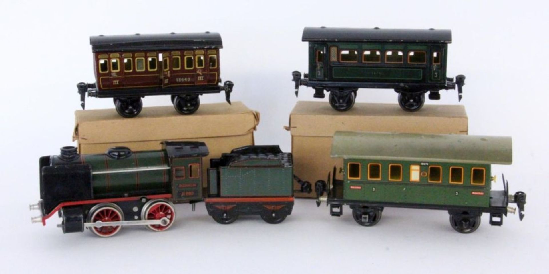 A MARKLIN TRAIN 1930s 0 gauge. Steam locomotive with tender and 3 passenger cars (18070,