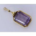 A PENDANT Silver, gold-plated with amethyst. 45 mm long, gross weight approx. 7.7 grams.