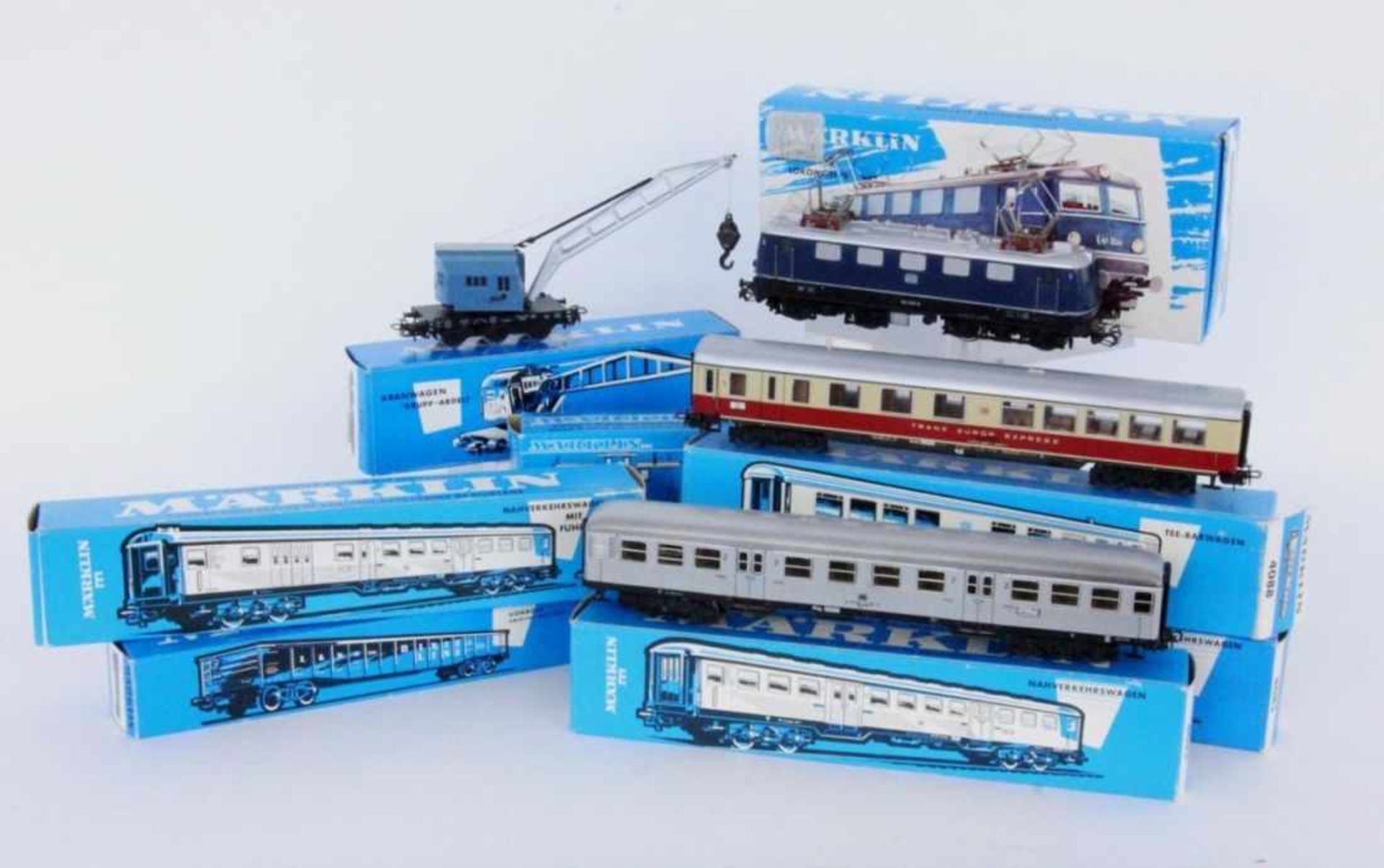 A LOT OF MARKLIN H0 RAILWAYS Electric locomotive 3034 and 8 passenger and freight cars. In