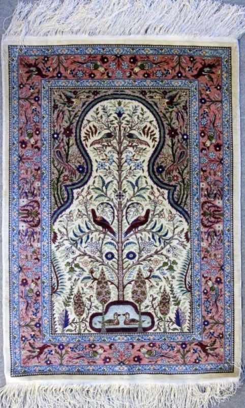 A TURKISH HEREKE SILK RUG with the tree of life. Silk on silk, double knots, approx. 96 x