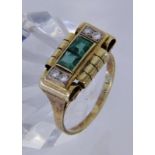 A LADIES RING, 1940s 585/000 yellow gold with tourmaline and 2 diamonds. Ring size 58,